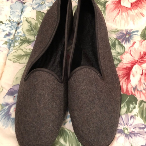 Ladies Slip On Shoes Size 10 Gray 💐🌺 - Picture 3 of 8